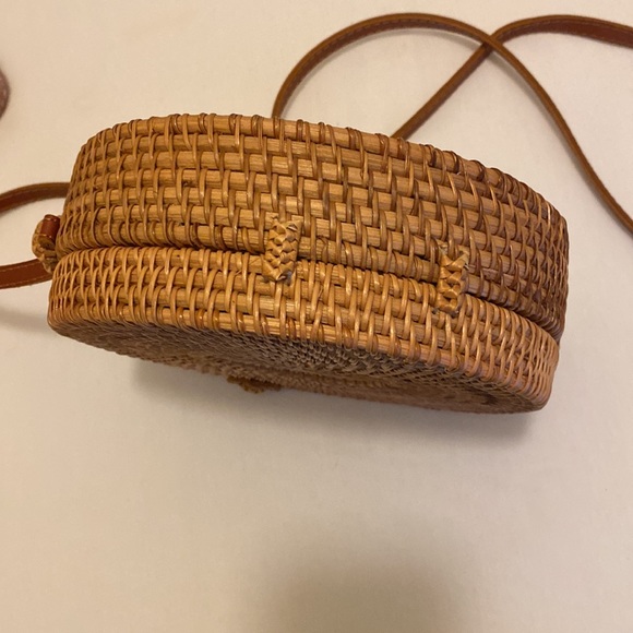 Round Rattan Crossbody - Picture 7 of 8